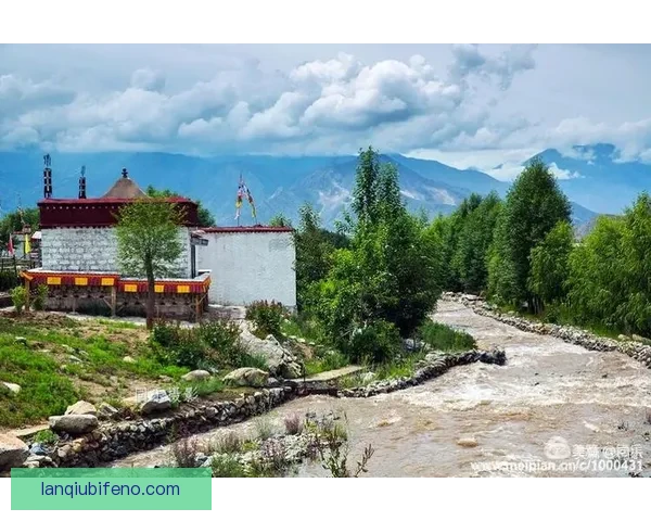 泽沃伦火车头至拜斯迪卡沿线探秘及周边风光全景导览 泽沃伦火车头至拜斯迪卡沿线探秘及周边风光全景导览
